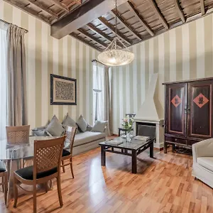  Apartment Trevi Vicolo Scanderbeg